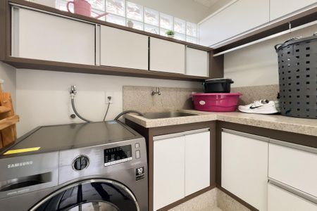 Casa de condomínio para alugar com 305m², 3 quartos e 5 vagasÁrea de Serviço