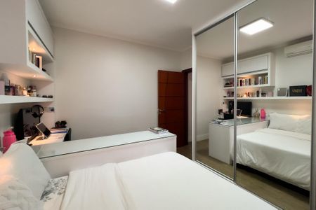Casa de condomínio para alugar com 305m², 3 quartos e 5 vagasSuíte 2