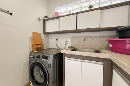 Casa de condomínio para alugar com 305m², 3 quartos e 5 vagasÁrea de Serviço