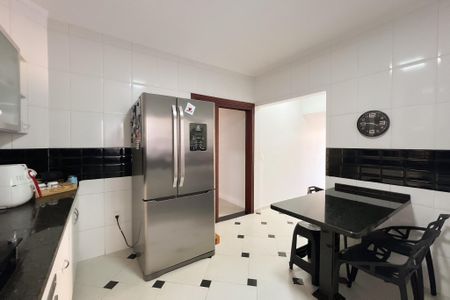 Casa de condomínio para alugar com 305m², 3 quartos e 5 vagasCozinha