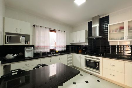 Casa de condomínio para alugar com 305m², 3 quartos e 5 vagasCozinha