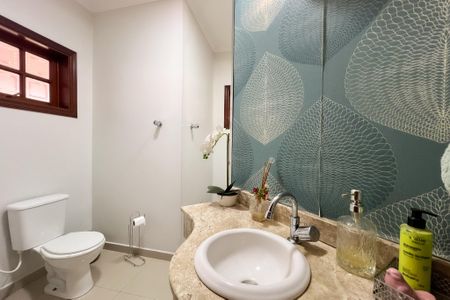 Casa de condomínio para alugar com 305m², 3 quartos e 5 vagasLavabo