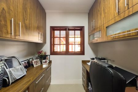Casa de condomínio para alugar com 305m², 3 quartos e 5 vagasEscritório