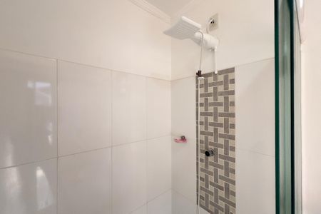 Casa de condomínio para alugar com 305m², 3 quartos e 5 vagasBanheiro da piscina