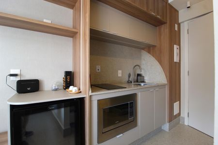 Cozinha de kitnet/studio para alugar com 1 quarto, 21m² em Indianópolis, São Paulo