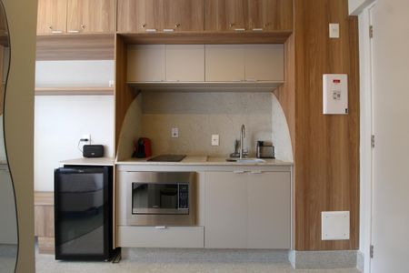Cozinha de kitnet/studio para alugar com 1 quarto, 21m² em Indianópolis, São Paulo