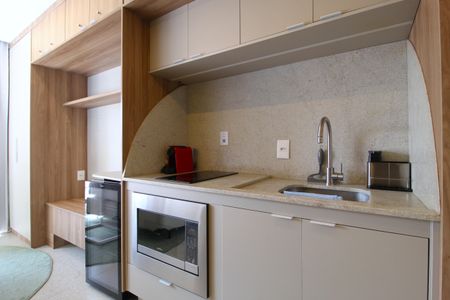 Cozinha de kitnet/studio para alugar com 1 quarto, 21m² em Indianópolis, São Paulo