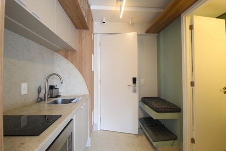 Cozinha de kitnet/studio para alugar com 1 quarto, 21m² em Indianópolis, São Paulo