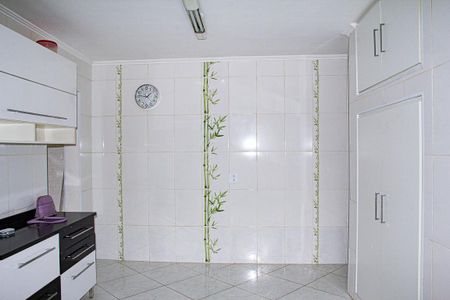 Casa para alugar com 205m², 2 quartos e 2 vagas Casa para alugar com 205m², 2 quartos e 2 vagascozinha