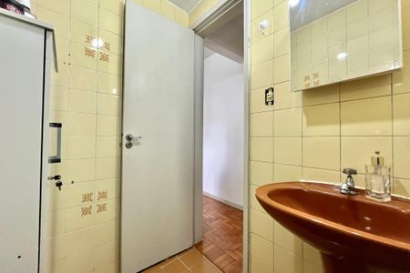 Banheiro de apartamento à venda com 2 quartos, 65m² em Vila Alexandria, São Paulo