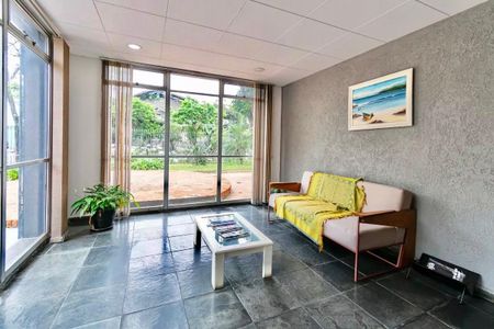 Apartamento à venda com 65m², 2 quartos e 2 vagasHall social