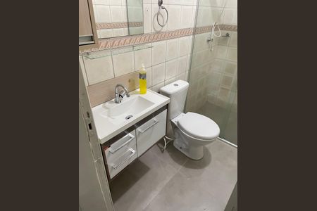 Banheiro de apartamento para alugar com 1 quarto, 41m² em Humaitá, Porto Alegre