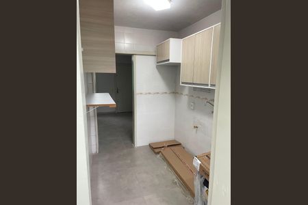 Cozinha de apartamento para alugar com 1 quarto, 41m² em Humaitá, Porto Alegre