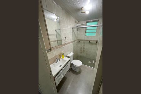 Banheiro de apartamento para alugar com 1 quarto, 41m² em Humaitá, Porto Alegre