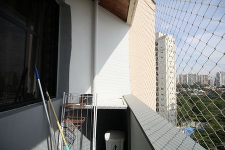 Varanda  de kitnet/studio à venda com 1 quarto, 38m² em Paraíso do Morumbi, São Paulo
