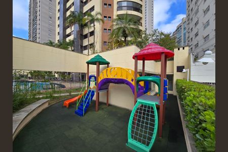 Apartamento à venda com 221m², 3 quartos e 4 vagasÁrea comum - Playground