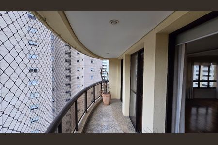 Apartamento à venda com 221m², 3 quartos e 4 vagasSacada