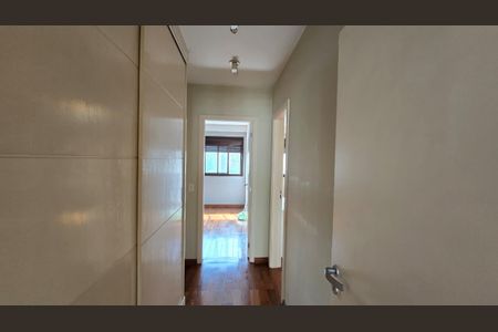 Apartamento à venda com 221m², 3 quartos e 4 vagasCorredor 