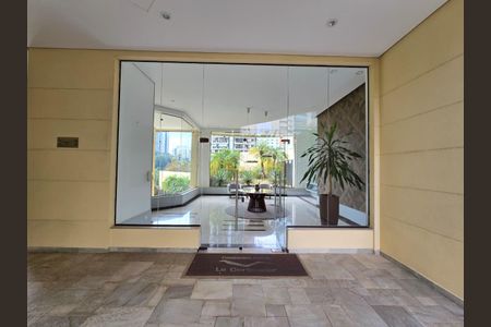 Apartamento à venda com 221m², 3 quartos e 4 vagasHall social