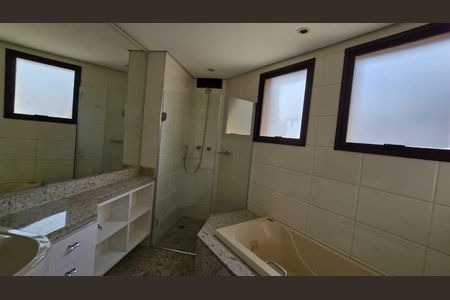 Apartamento à venda com 221m², 3 quartos e 4 vagasSuite 2