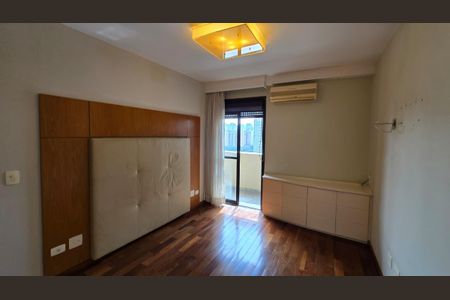 Apartamento à venda com 221m², 3 quartos e 4 vagasSuite 