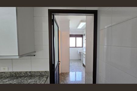 Apartamento à venda com 221m², 3 quartos e 4 vagasEntrada área de serviço 