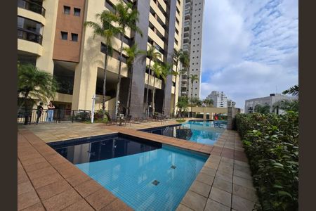Apartamento à venda com 221m², 3 quartos e 4 vagasÁrea comum - Piscina