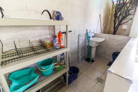 Casa para alugar com 60m², 2 quartos e 1 vagaÁrea de Serviço