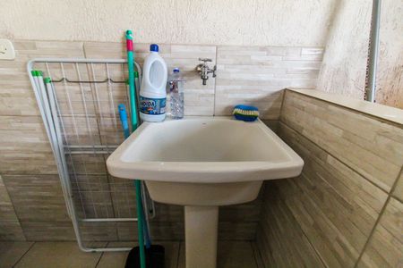 Casa para alugar com 60m², 2 quartos e 1 vagaÁrea de Serviço