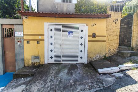 Casa para alugar com 60m², 2 quartos e 1 vagaFachada + Placa