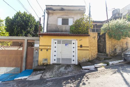 Casa para alugar com 60m², 2 quartos e 1 vagaFachada + Placa