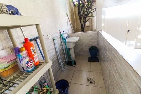 Casa para alugar com 60m², 2 quartos e 1 vagaÁrea de Serviço