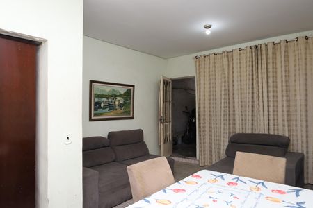 Casa à venda com 200m², 3 quartos e 3 vagasSala