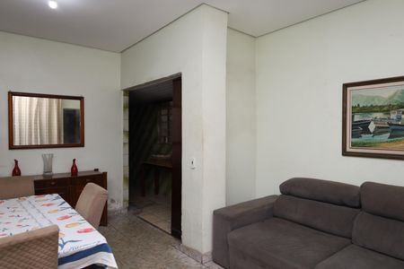 Casa à venda com 200m², 3 quartos e 3 vagasSala
