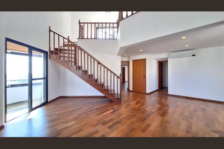 Apartamento para alugar com 237m², 3 quartos e 4 vagasSala