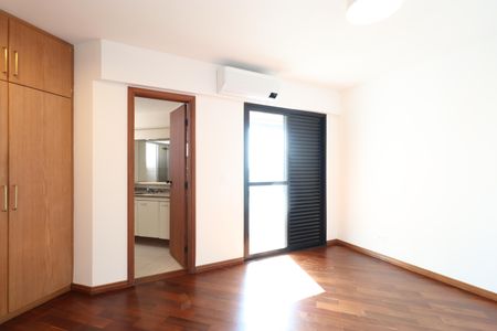 Apartamento para alugar com 237m², 3 quartos e 4 vagasSuíte
