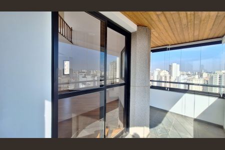 Apartamento para alugar com 237m², 3 quartos e 4 vagasVaranda