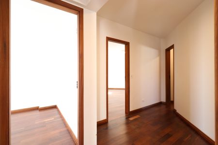 Apartamento para alugar com 237m², 3 quartos e 4 vagasDetalhe