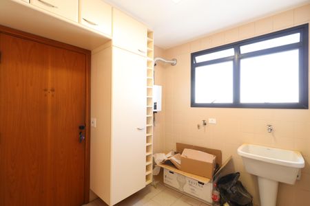 Apartamento para alugar com 237m², 3 quartos e 4 vagasÁrea de Serviço