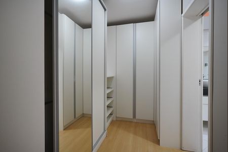 Casa de condomínio para alugar com 223m², 4 quartos e 2 vagasCloset da suíte 2