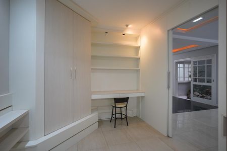 Casa de condomínio para alugar com 223m², 4 quartos e 2 vagasEscritório/quarto