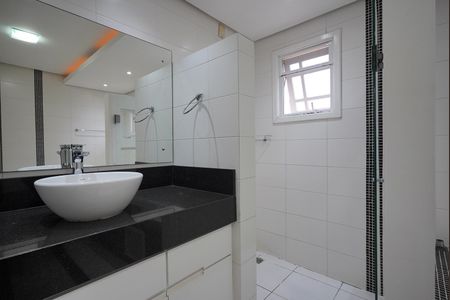 Casa de condomínio para alugar com 223m², 4 quartos e 2 vagasBanheiro da Suíte 2