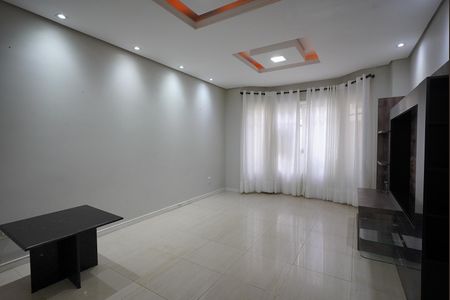 Casa de condomínio para alugar com 223m², 4 quartos e 2 vagasSala