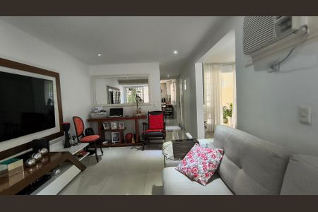 Casa de condomínio à venda com 98m², 3 quartos e 2 vagasSala