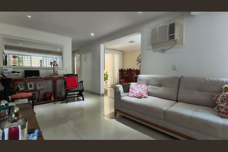Casa de condomínio à venda com 98m², 3 quartos e 2 vagasSala