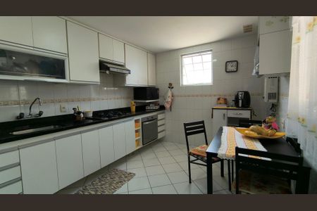 Casa de condomínio à venda com 98m², 3 quartos e 2 vagasCozinha 