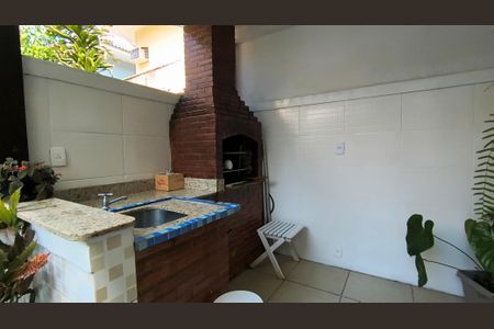 Casa de condomínio à venda com 98m², 3 quartos e 2 vagasQuintal 