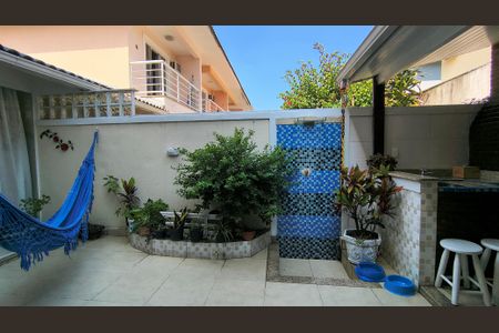 Casa de condomínio à venda com 98m², 3 quartos e 2 vagasQuintal