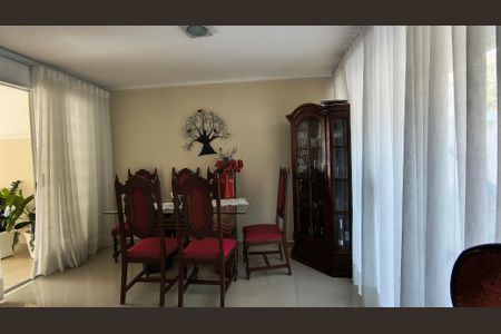 Casa de condomínio à venda com 98m², 3 quartos e 2 vagasSala