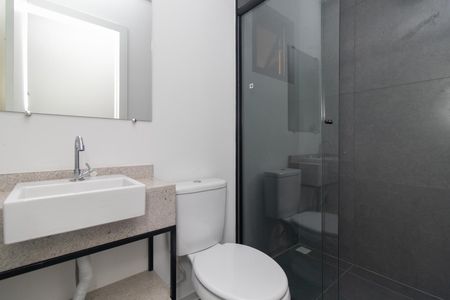 Banheiro de casa de condomínio para alugar com 1 quarto, 29m² em Glória, Porto Alegre